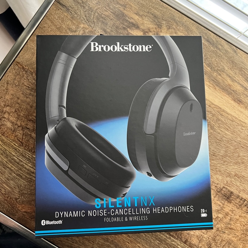 Brookstone SILENTNX Dynamic Noise Cancelling Headphones